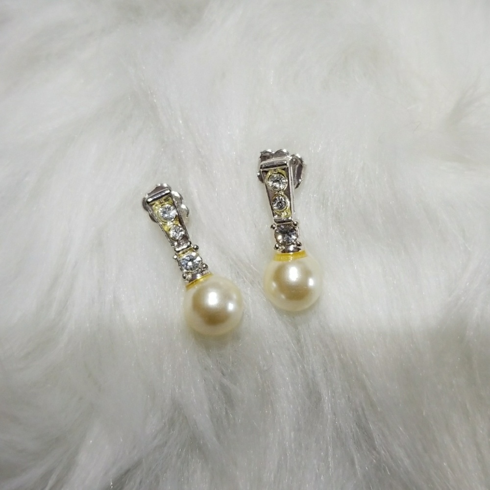 Pearl and silver earrings